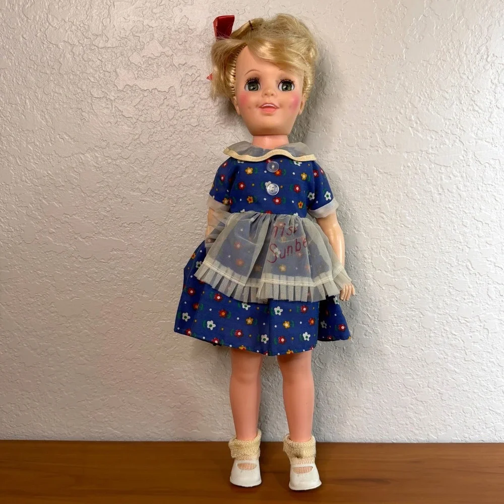 Vintage EEGEE Miss Sunbeam Doll 17 Inch Blue Floral Dress Blonde Hair Green Eyes