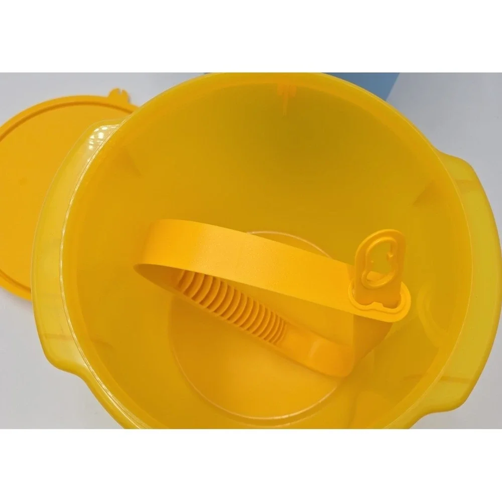 Tupperware product set