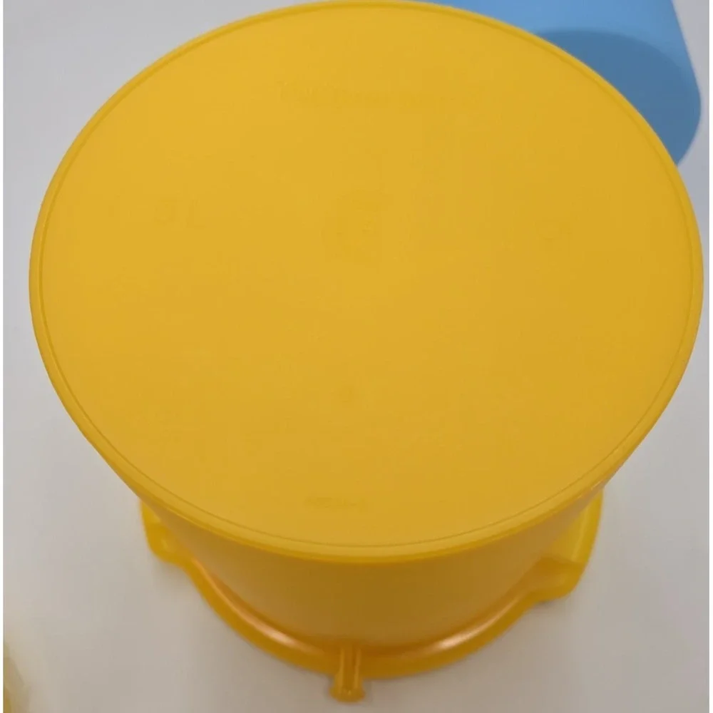 Tupperware product set