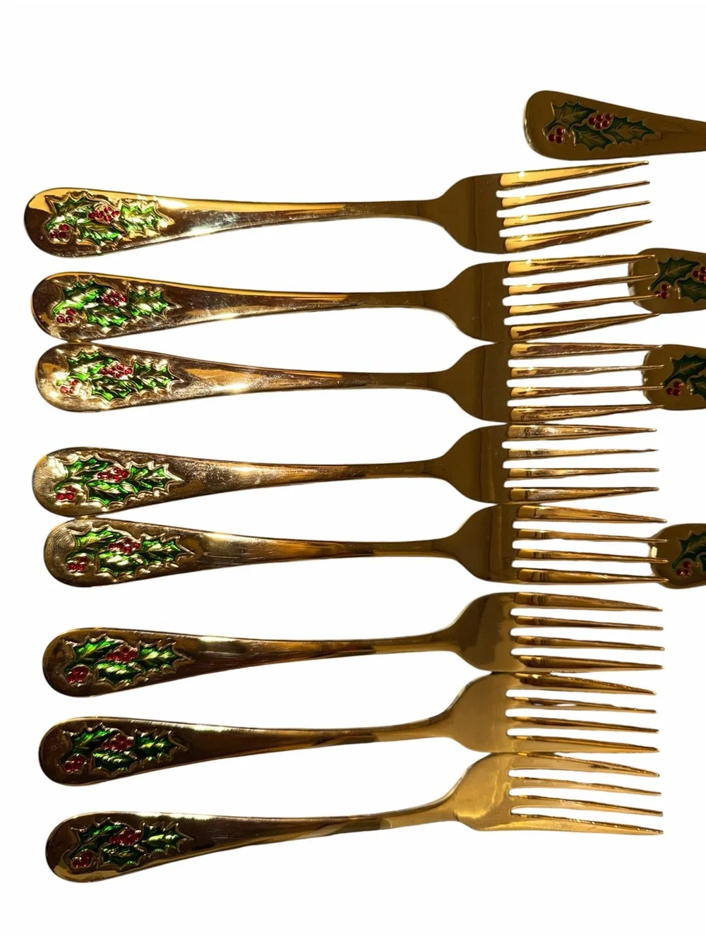 Hollyberry flatware 32 piece set and 4 serving utensils