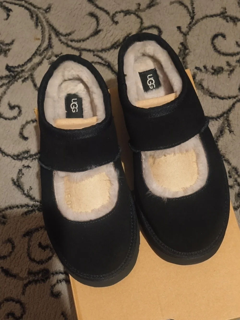 UGG Black Suede Mary Jane with Shearling Lining Ugg Bea Kids Sz 6