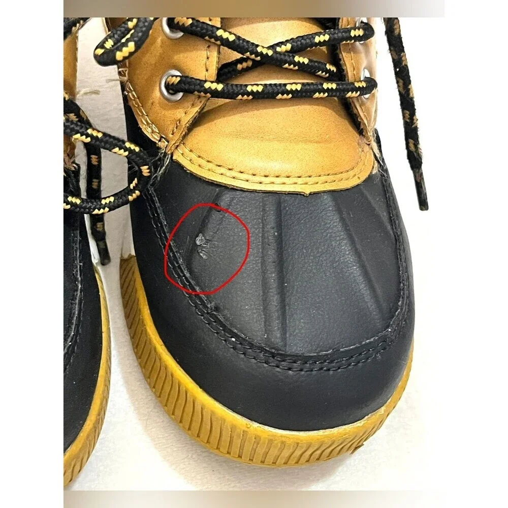 Wonder Nation Boys Kids Tan and Black Skid Water Resistant Ankle Duck Boots 3