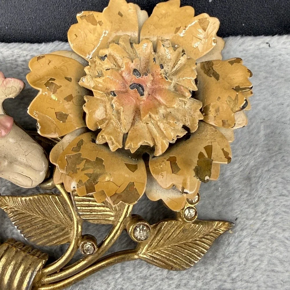 Vintage‎ Pot Metal Brooch Enamel Flower Gold Tone Heavy