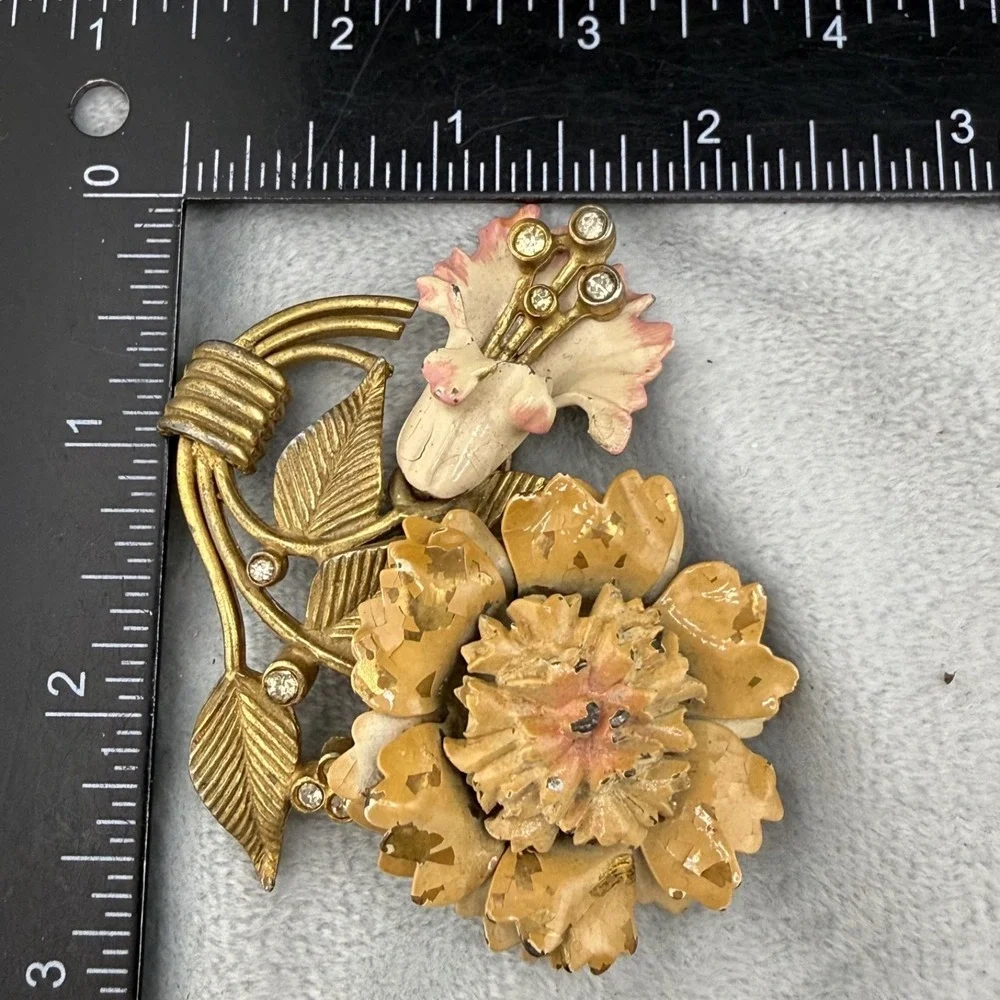 Vintage‎ Pot Metal Brooch Enamel Flower Gold Tone Heavy