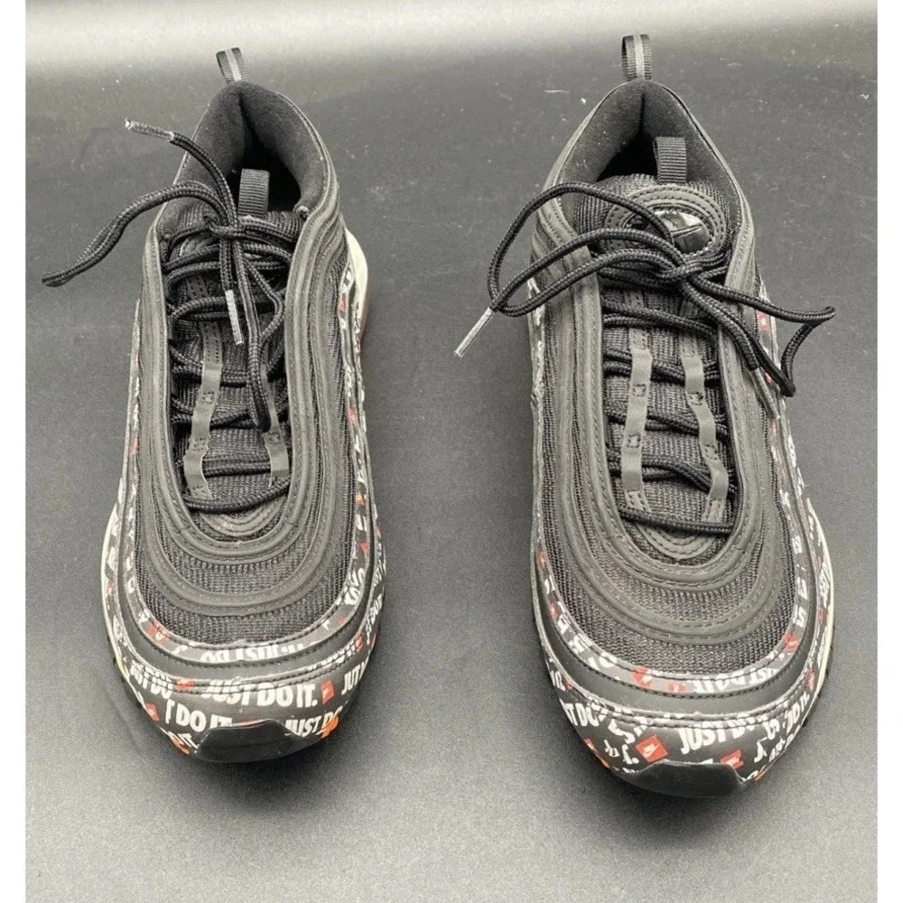 Nike product pair