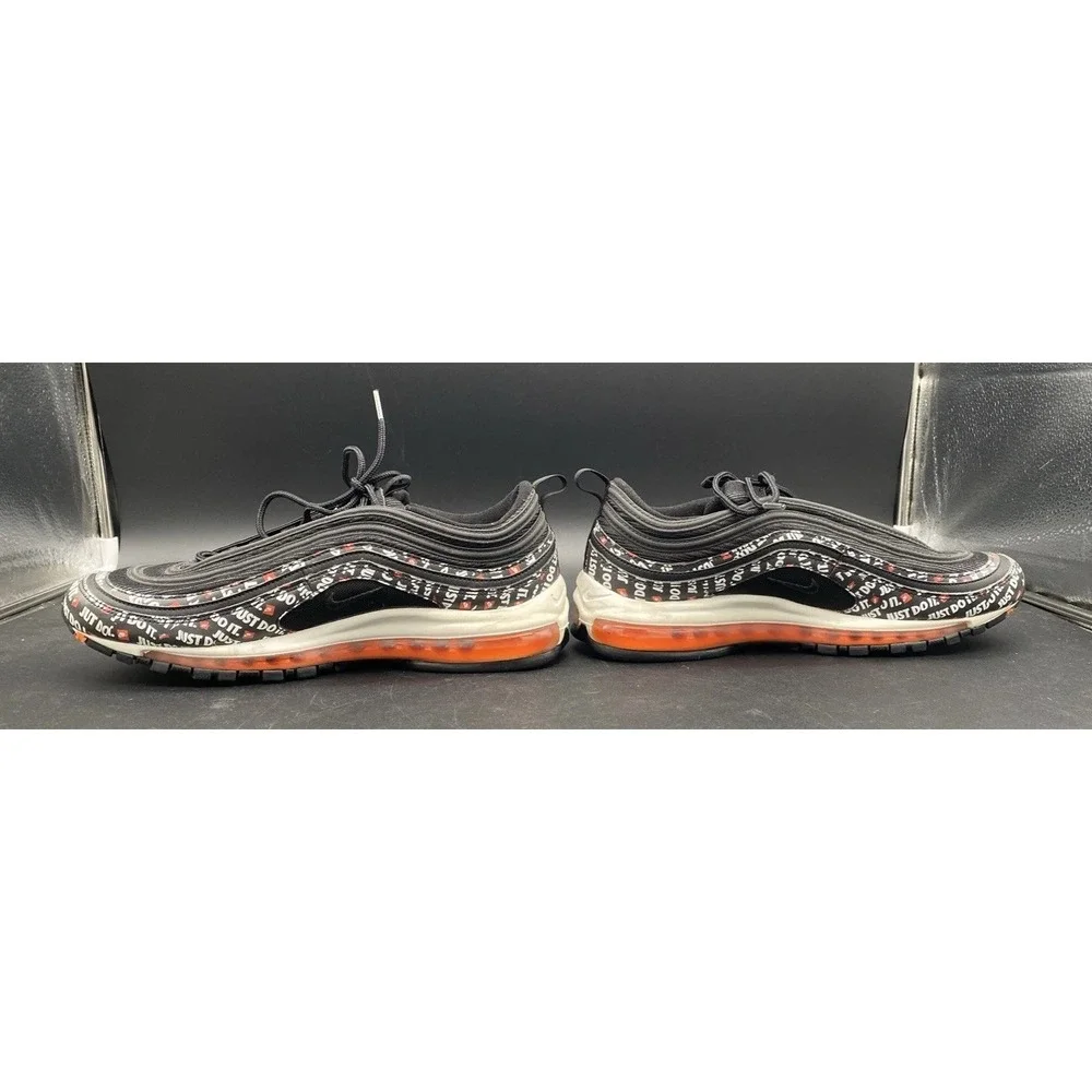Nike product pair