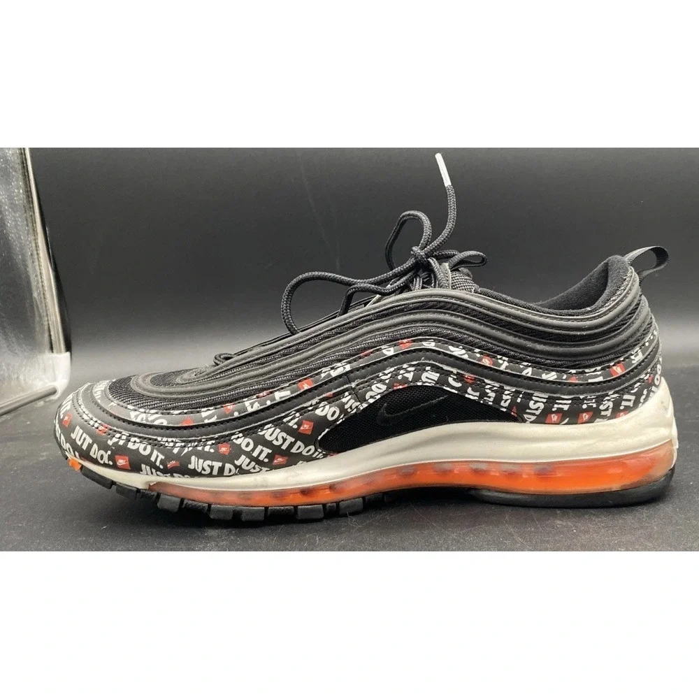 Nike product pair