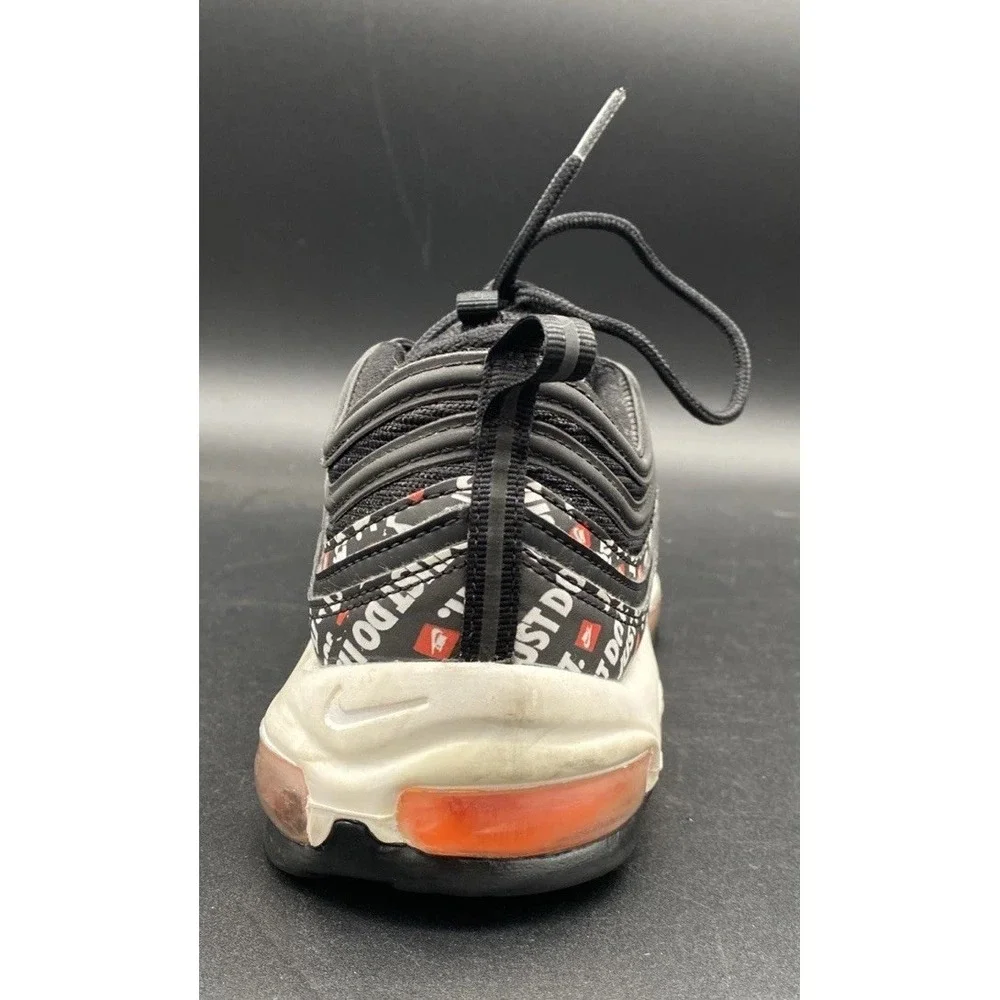 Nike product pair