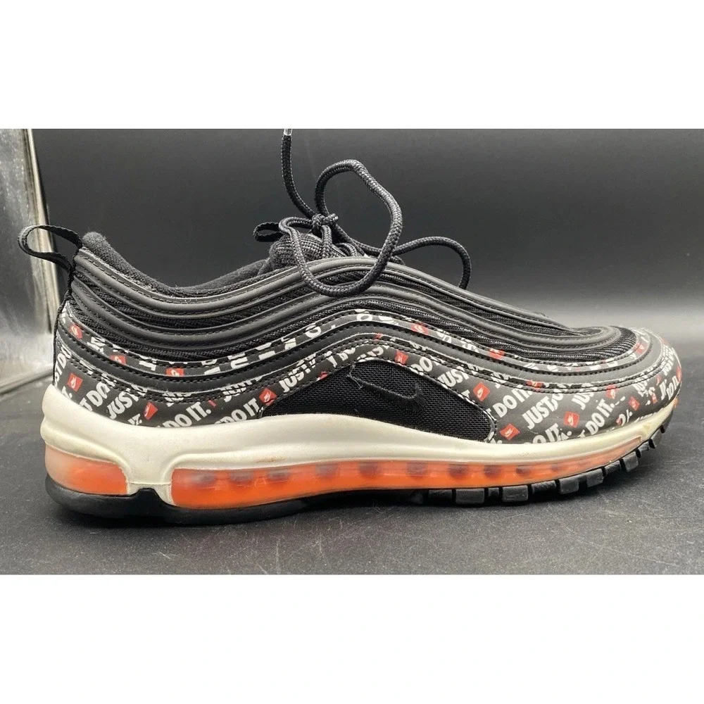 Nike product pair