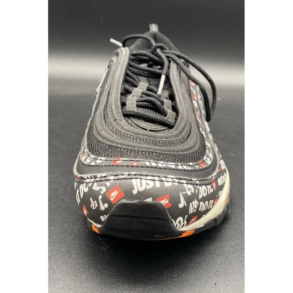 Nike product pair