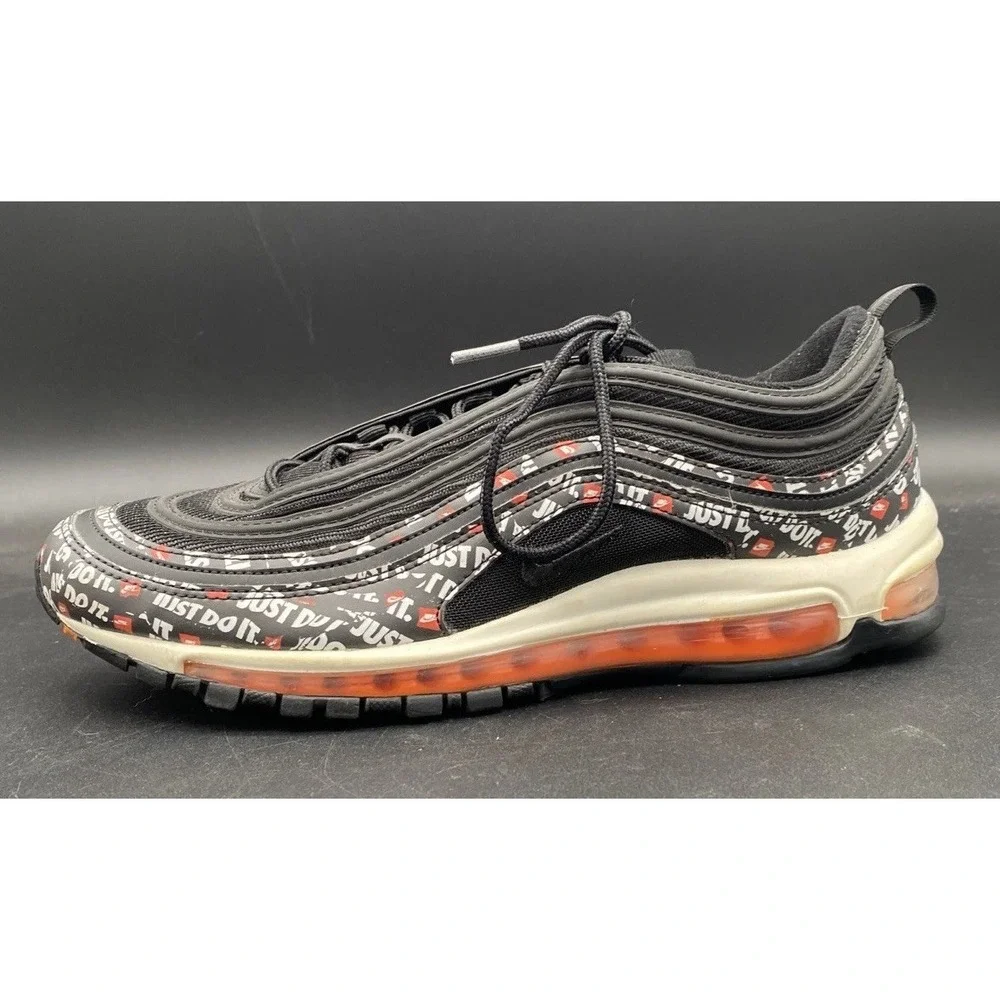 Nike product pair