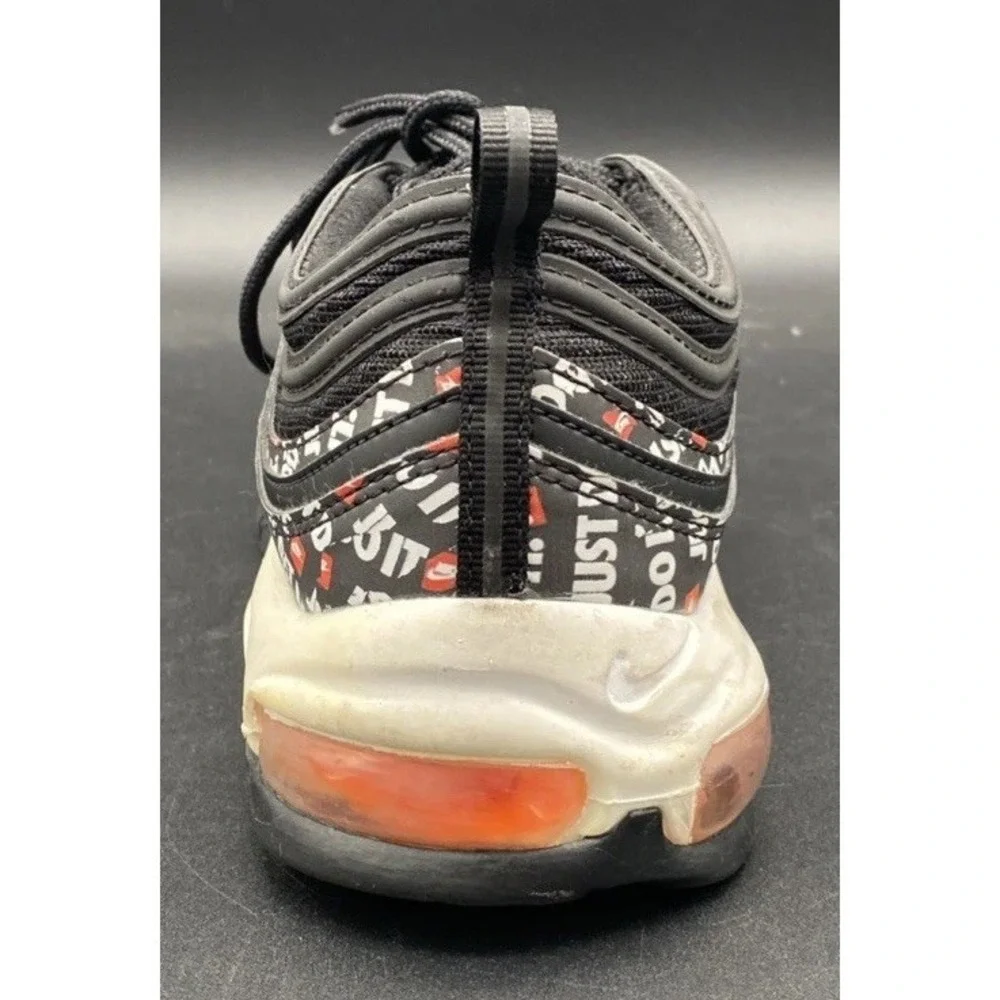 Nike product pair