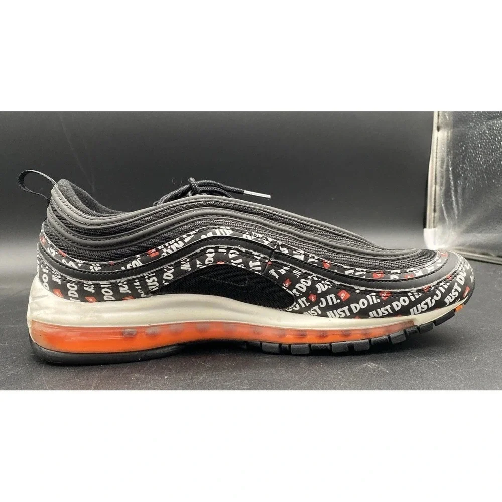 Nike product pair