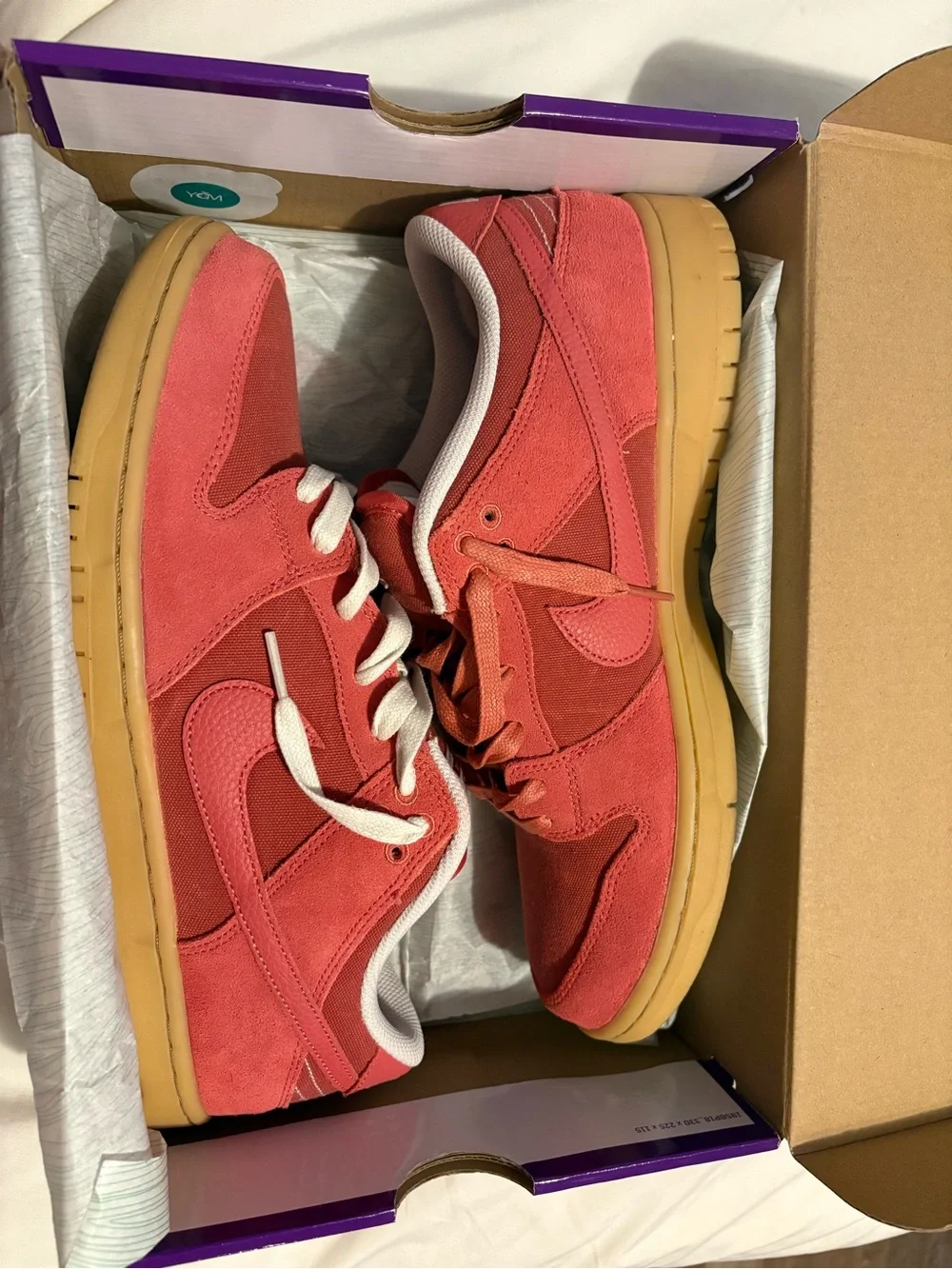 Nike low top gum