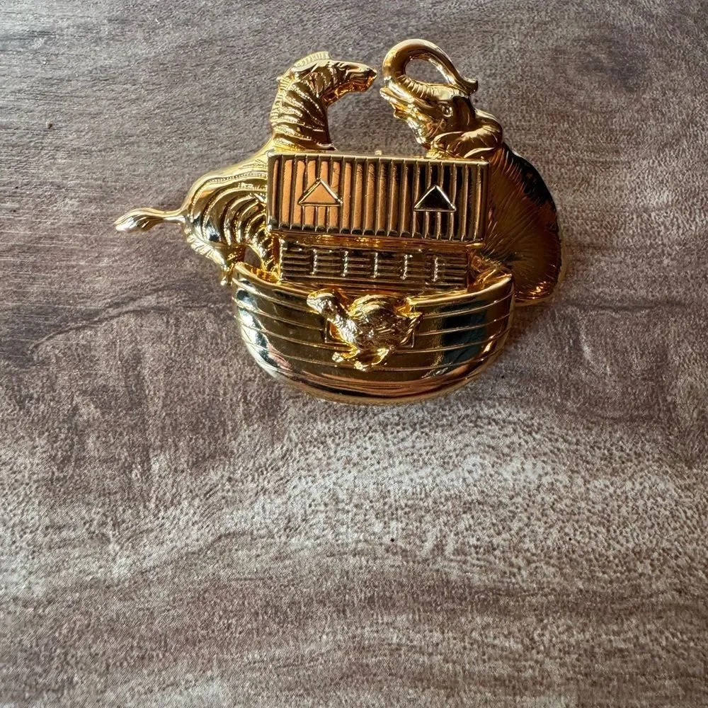 Premier Designs Noah’s Ark Brooch Gold Tone Metal Collectible Costume Religious