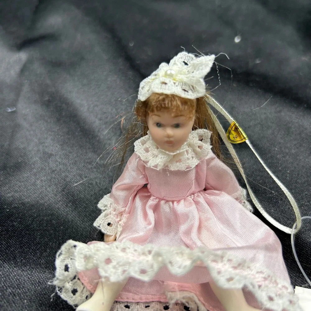 N/A delicate miniature