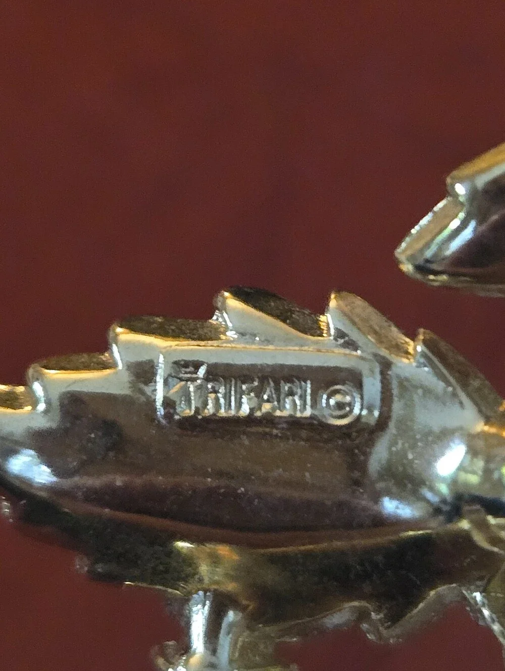 Crown Trifari crown missing tone