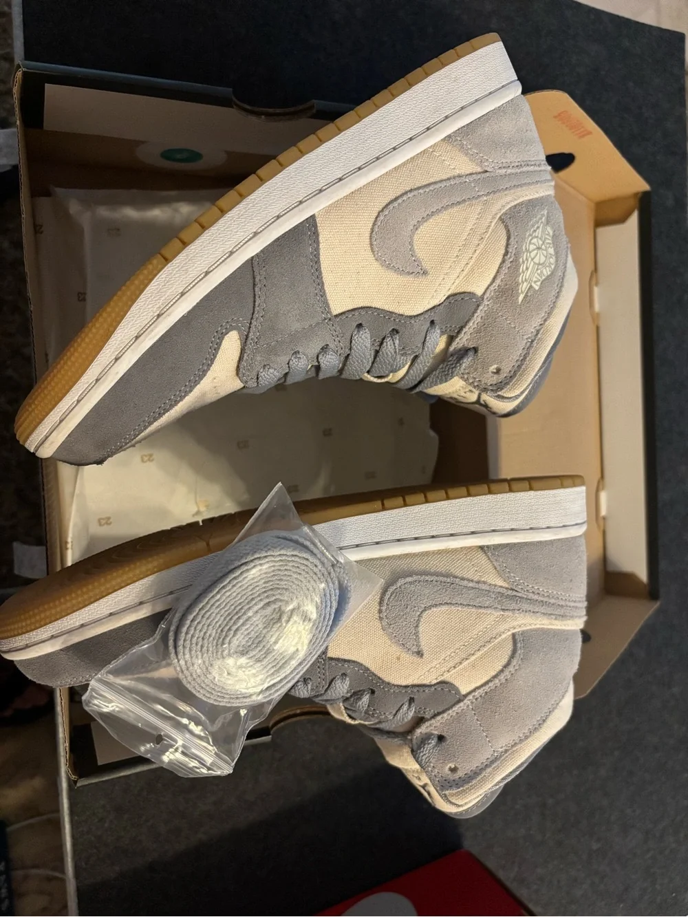 Air Jordan 1 Mid SE Men’s Sneakers in Particle Beige & Grey