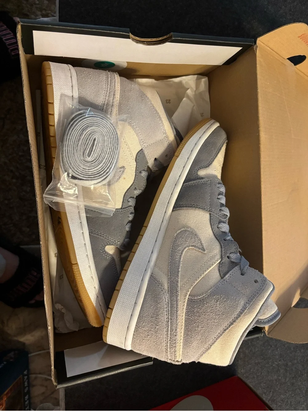 Air Jordan 1 Mid SE Men’s Sneakers in Particle Beige & Grey