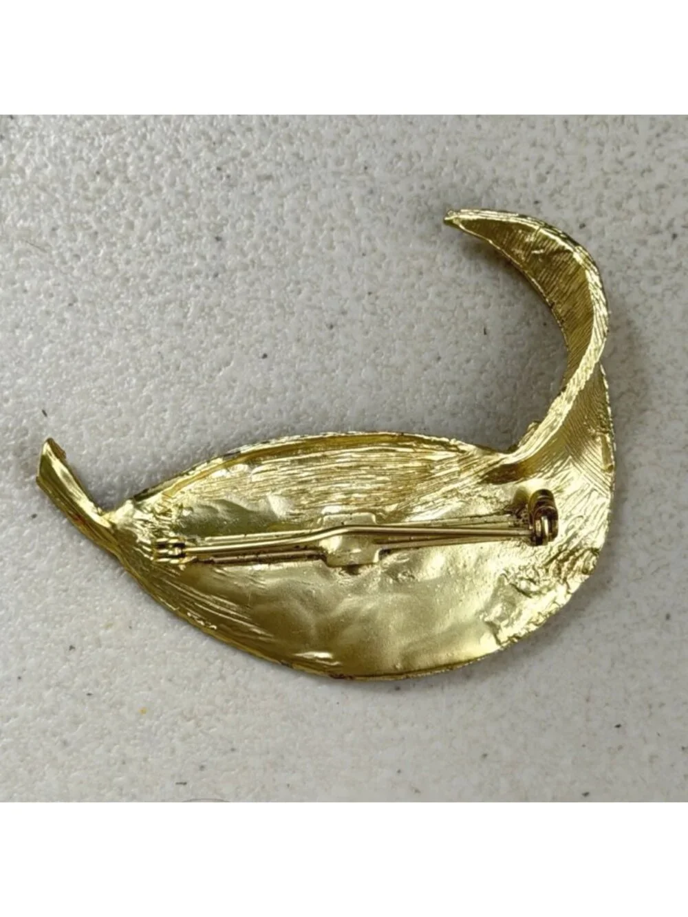 Vintage Curved Leaf Brooch 1970s Gold Tone Metal 3D Nature Foliage Pin Botanical