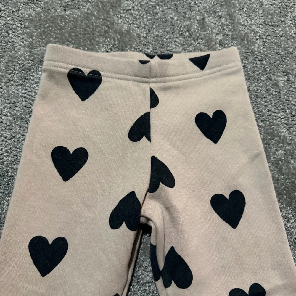 Carter’s 4T‎ girls sweatpants with hearts great condition