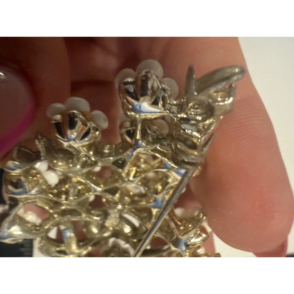 Coro Vintage Silver Tone White Enamel Flower Rhinestone Bouquet Brooch Pin