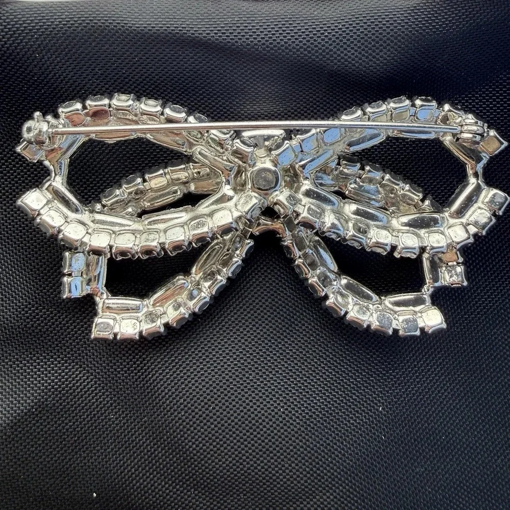 The Unbranded Brand vintage bow