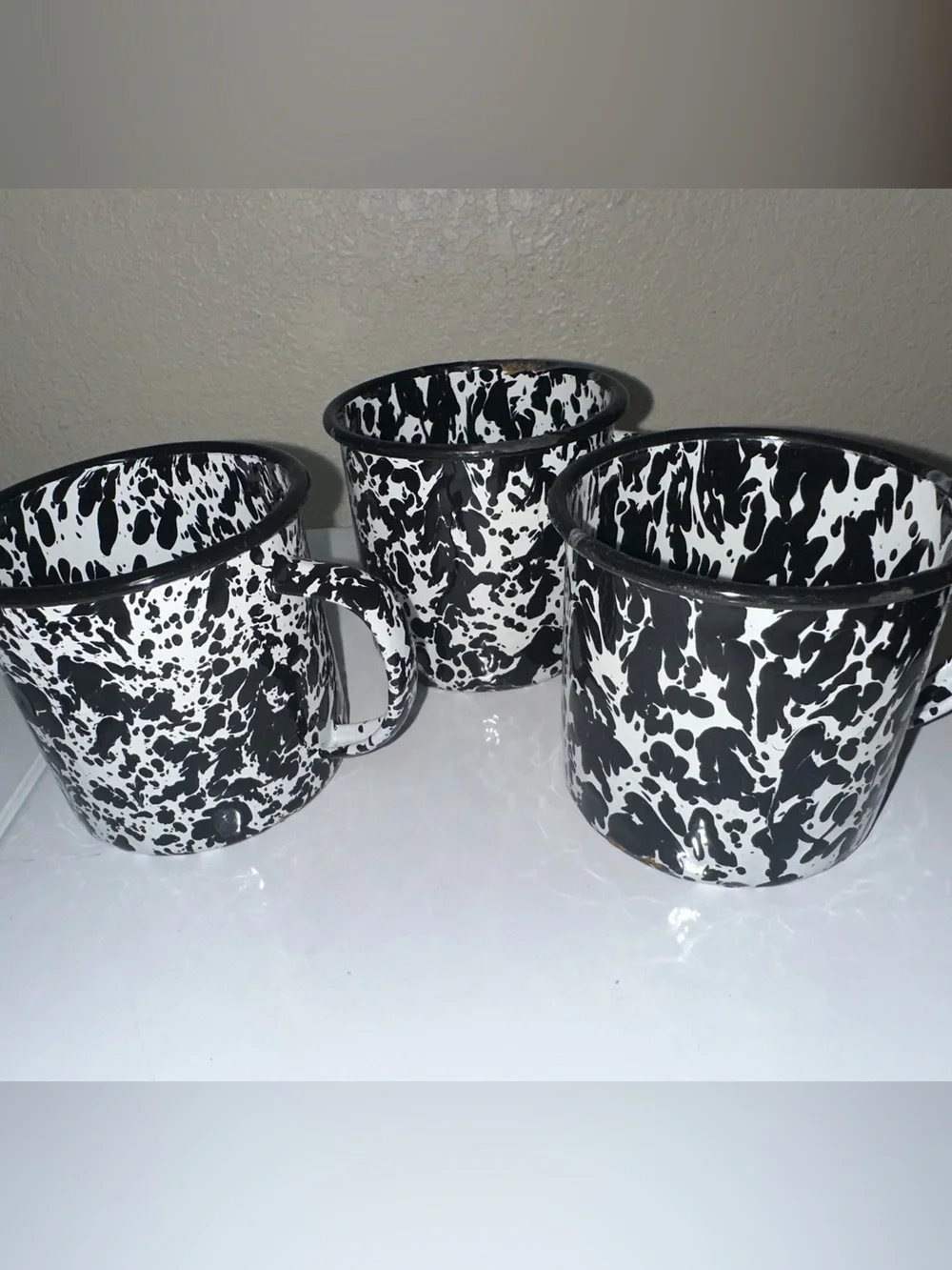 Unbranded lot graniteware
