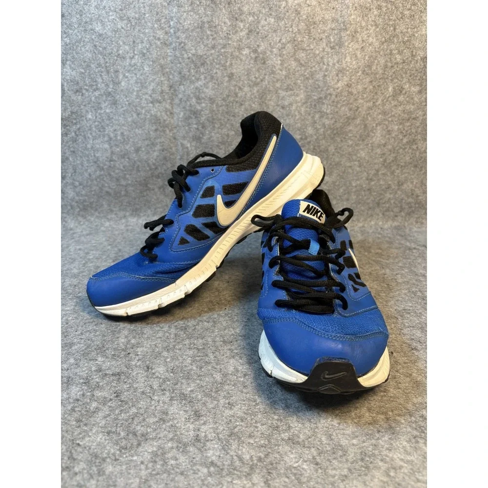 Nike cushioned shoes