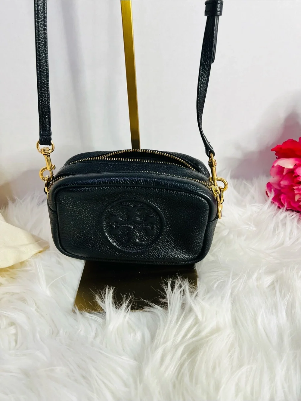 Tory Burch compact pebbled