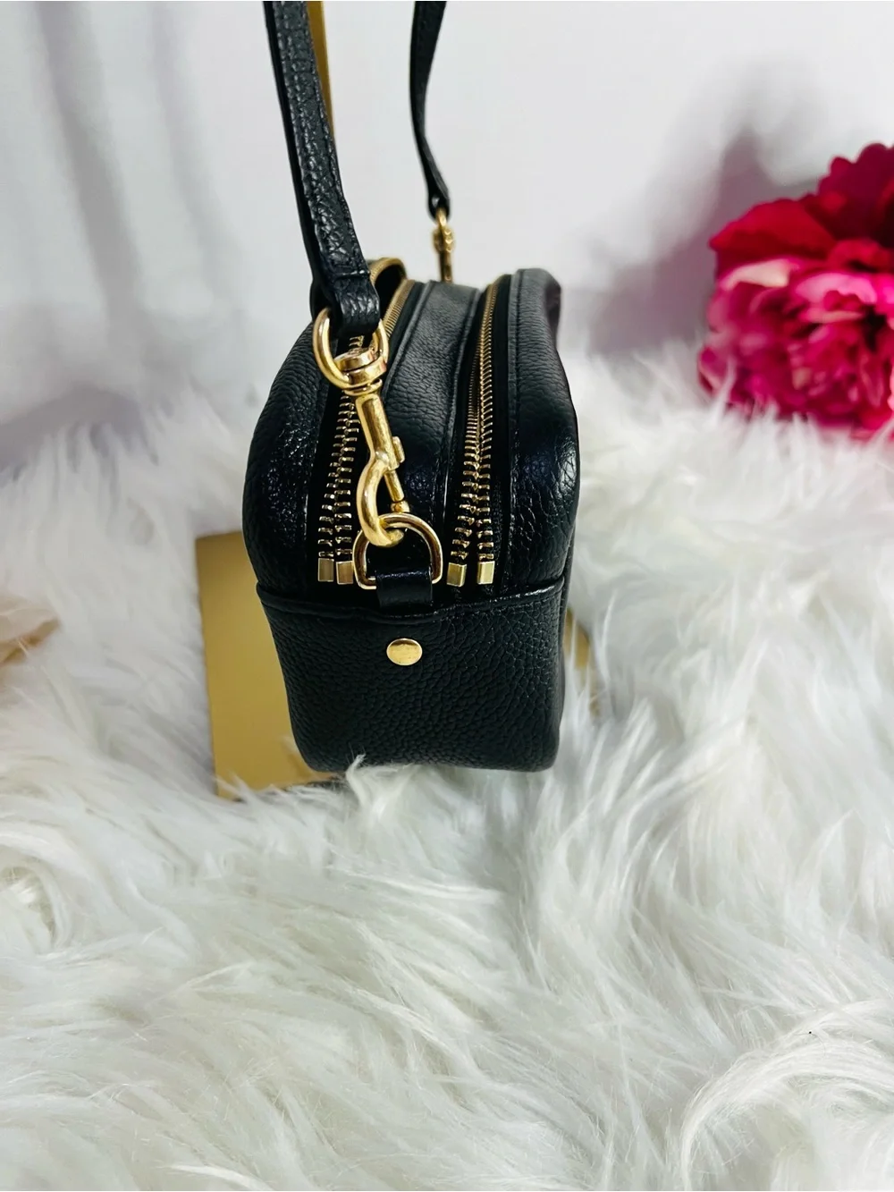 Tory Burch compact pebbled