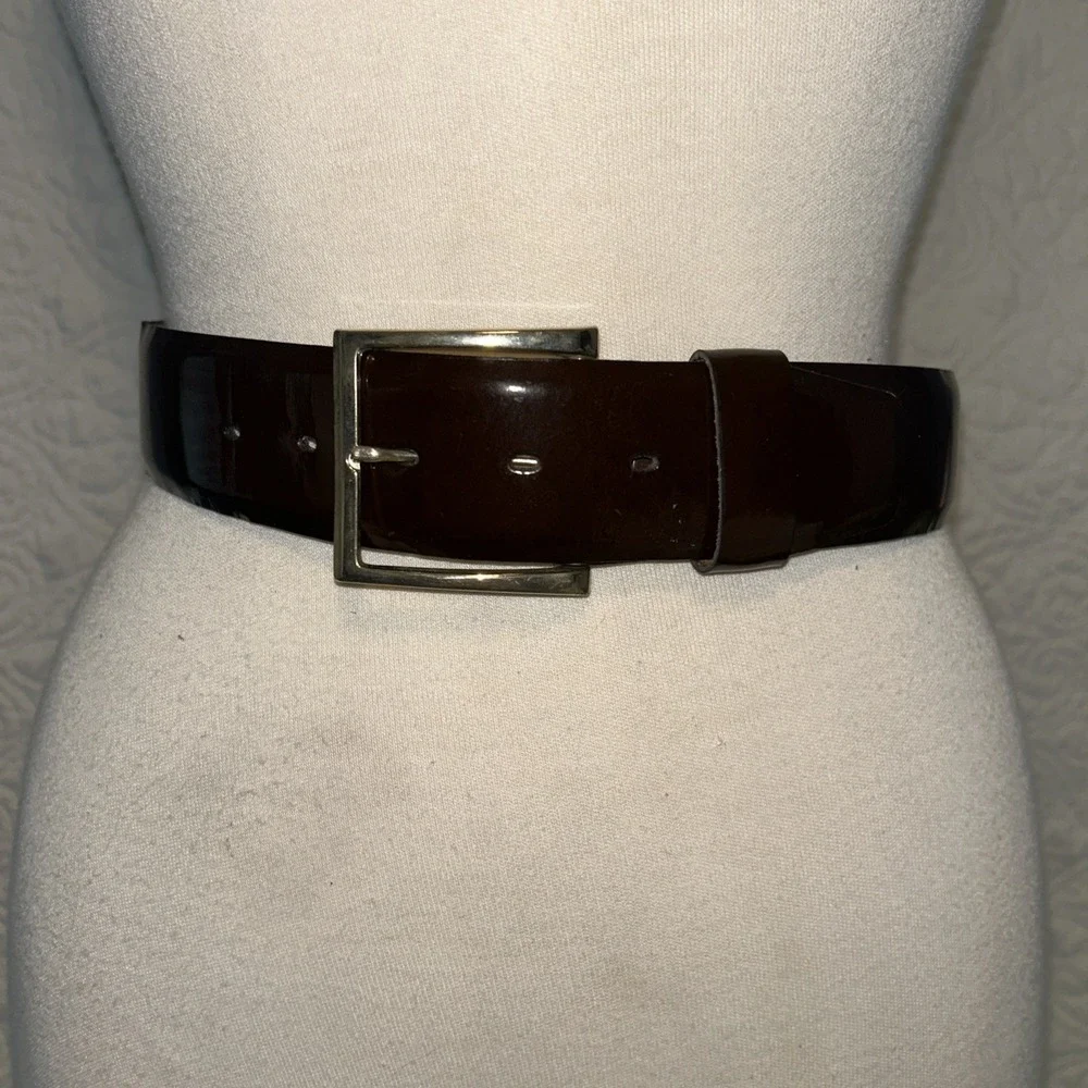 Vintage ladies brown patent leather belt gold buckle size small 30‎