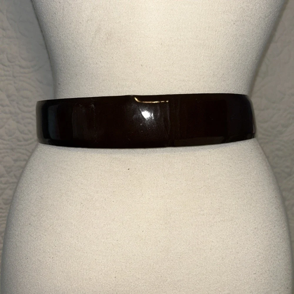 Vintage ladies brown patent leather belt gold buckle size small 30‎
