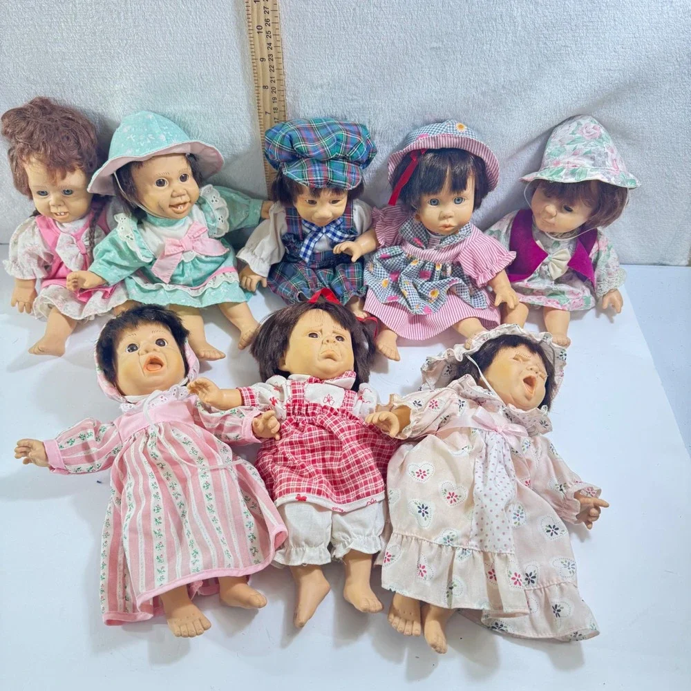 Vintage Gi-Go Palm Pals Bean Bag Baby‎ Dolls Lot of 8 Various Expressions 8 Inch