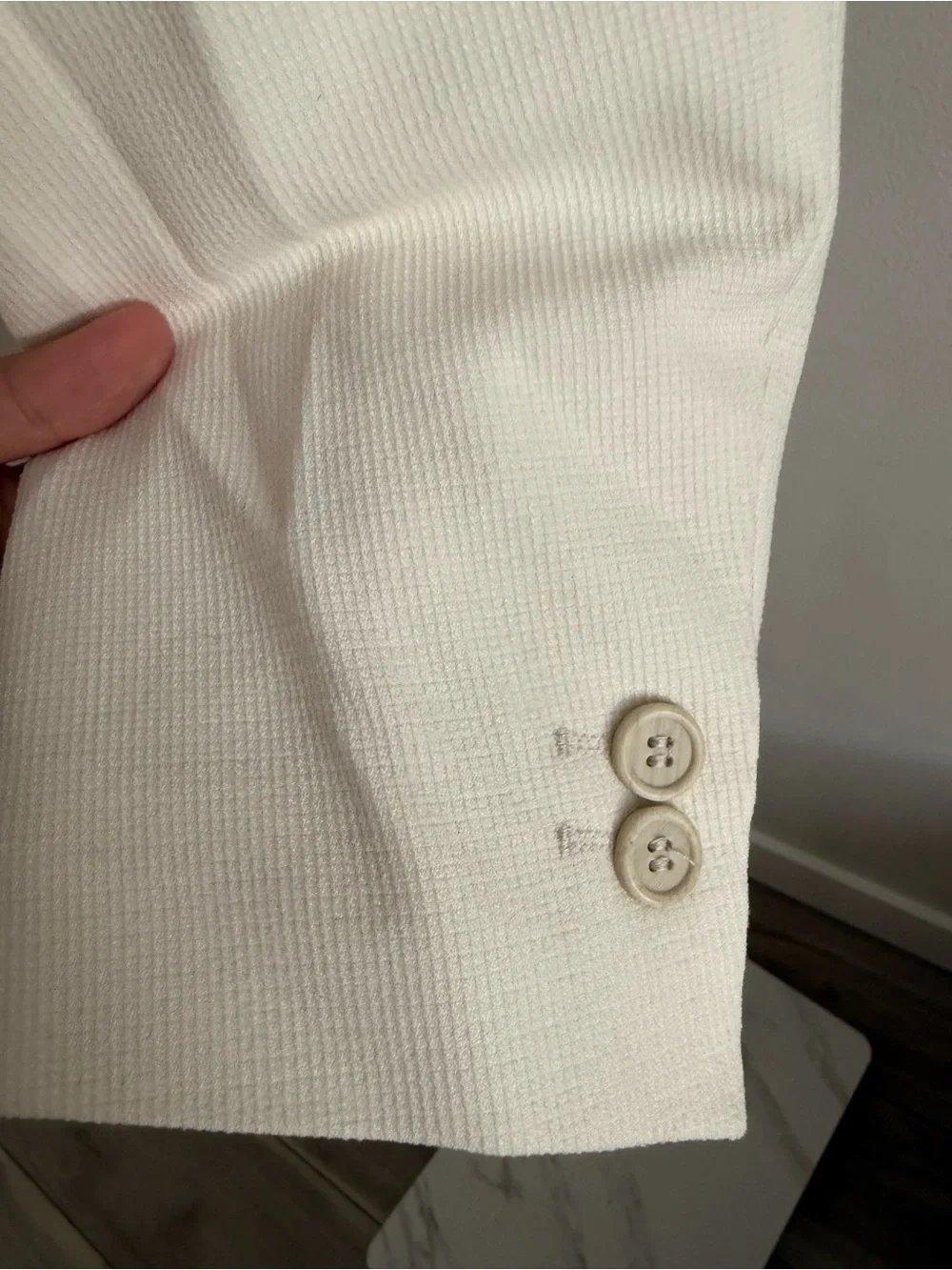 Zara minimalist single