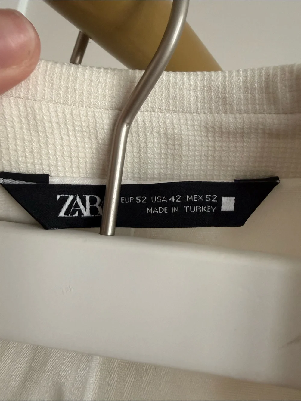 Zara minimalist single