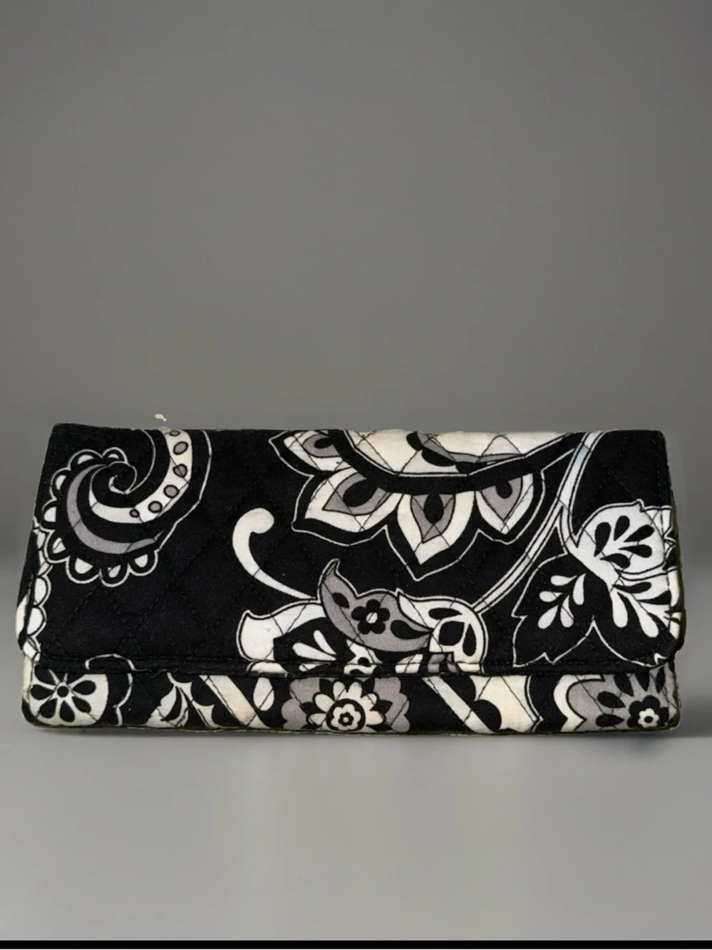 Vera Bradley Midnight Paisley Quilted Clutch Wallet Magnetic Closure Trifold XC