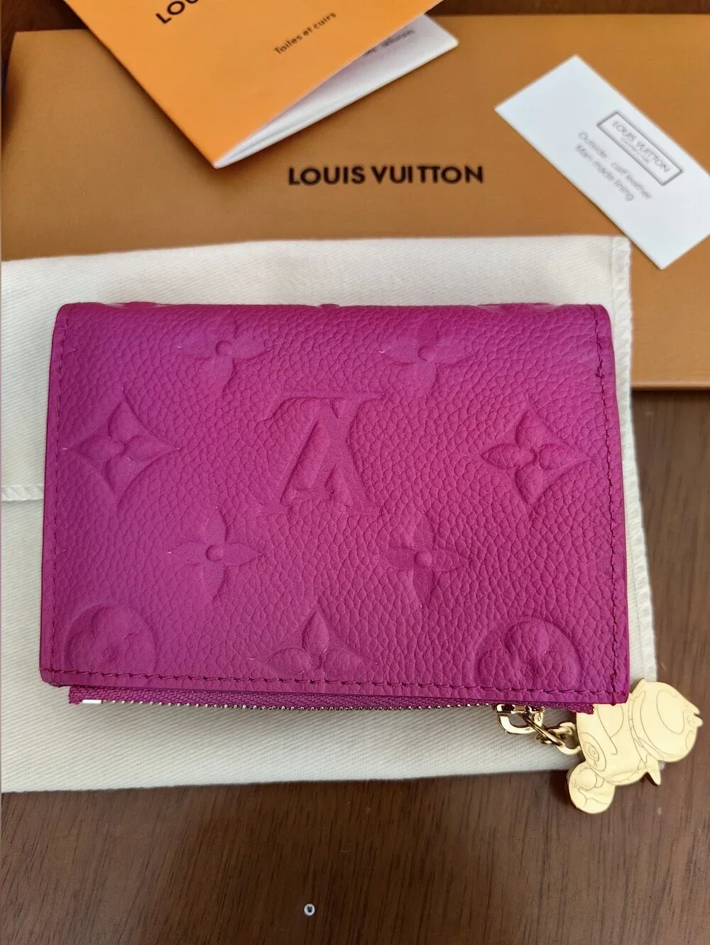 Louis Vuitton compact louis