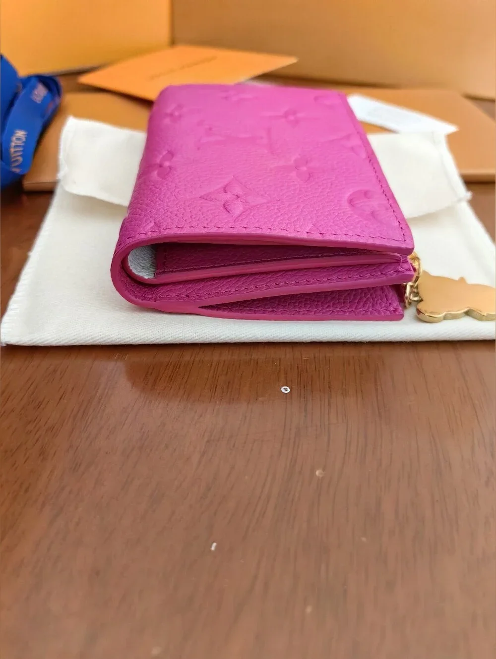 Louis Vuitton compact louis