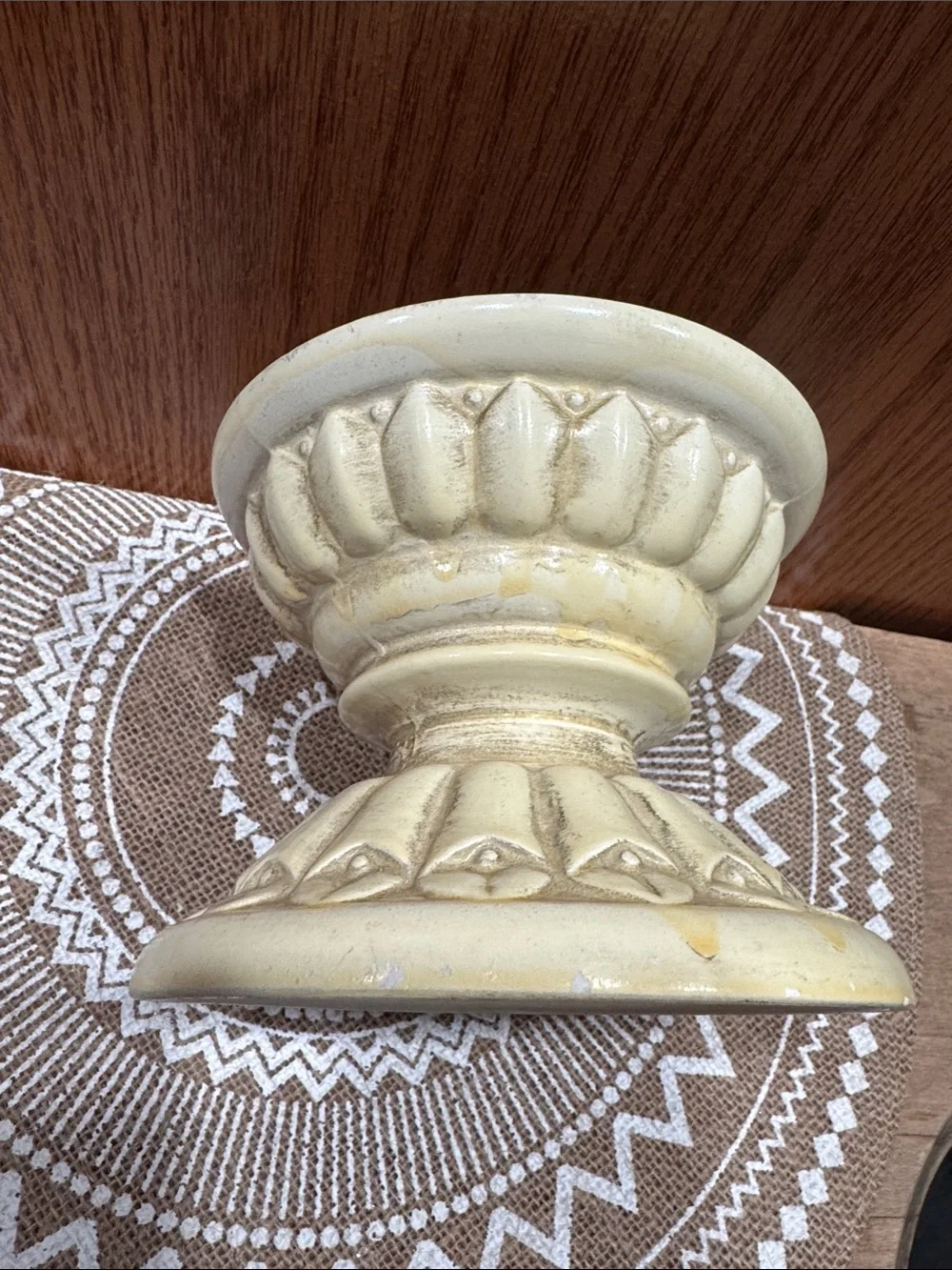 N/A subtle antiqued