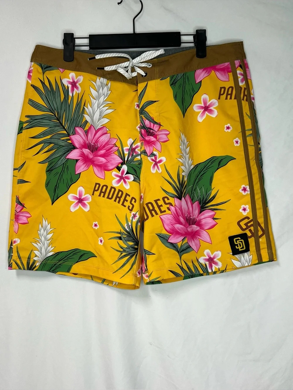 San Diego Padres 47’ Hurley Gold Phantom Tailgate Swim Shorts Mens 32 Yellow MLB