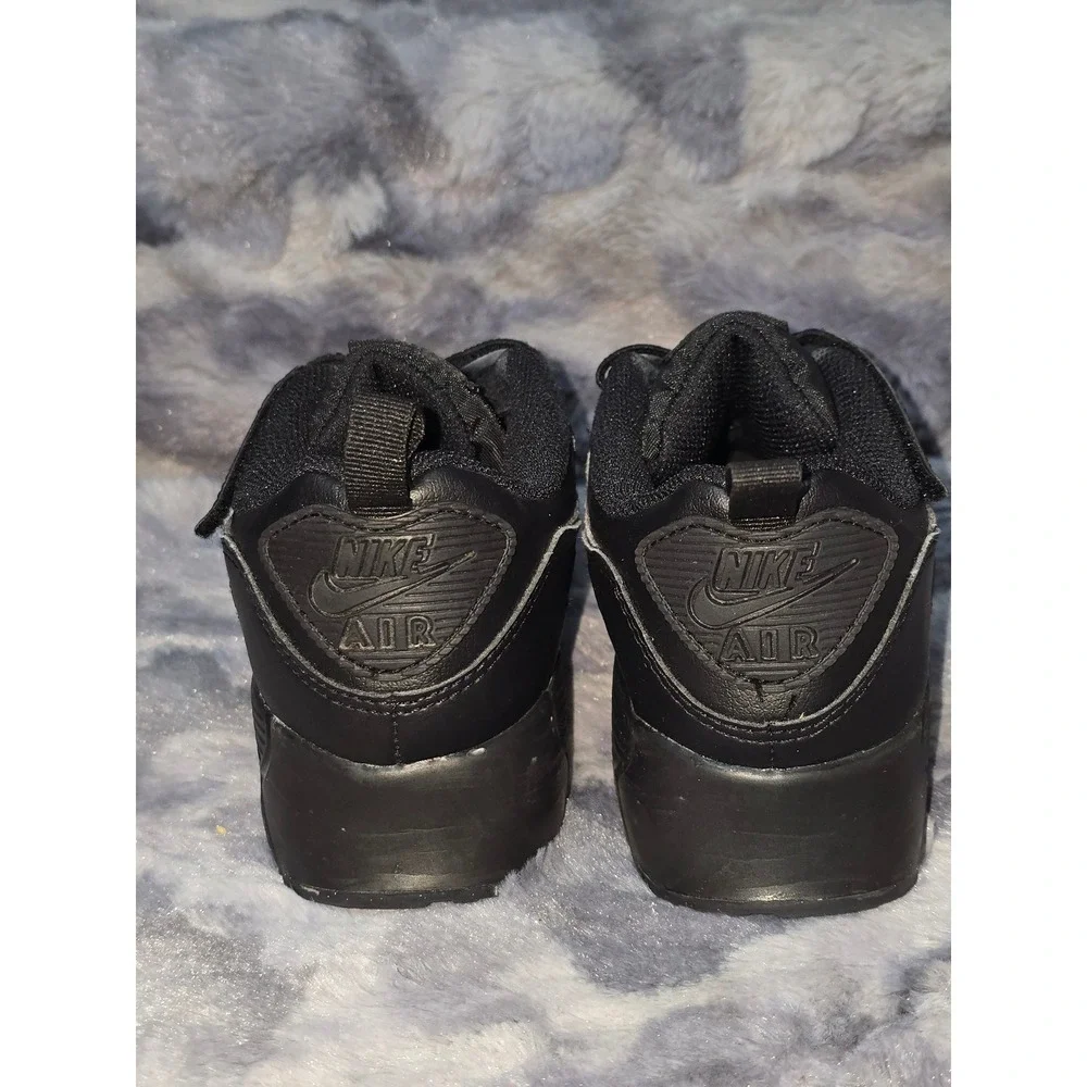 Nike Air Max 90 EasyOn Black‎ Sneakers Size 3 EUC