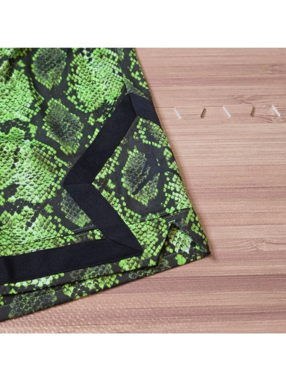 Jordan Sports Men's Dri-FIT Diamond Mesh Snakeskin Shorts Large HF9907-358