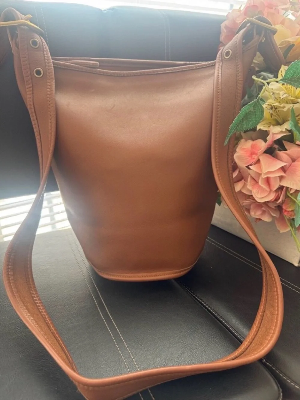 Vintage COACH Helen 9953 British Tan Leather Duffle Feed Sac