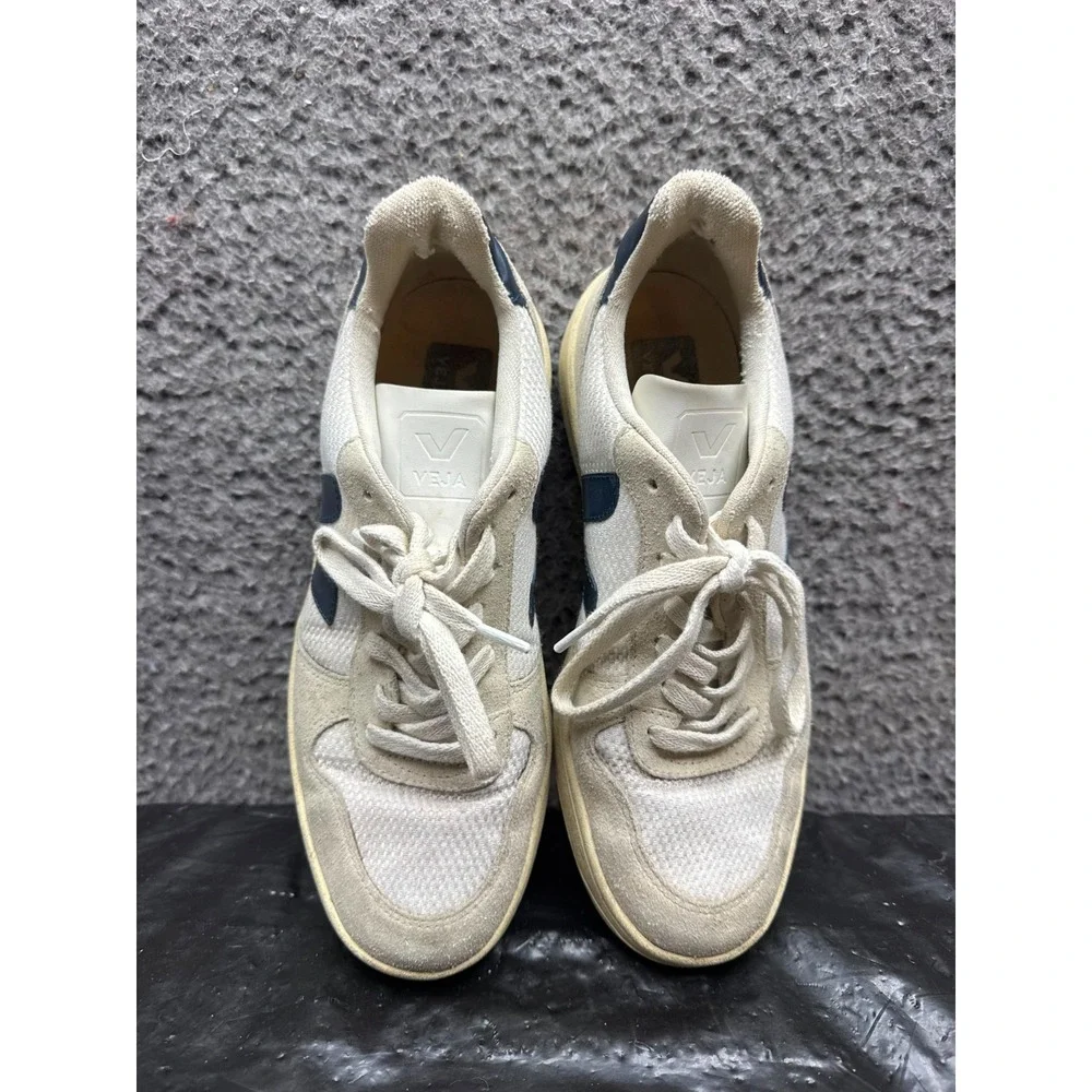 Veja pre owned