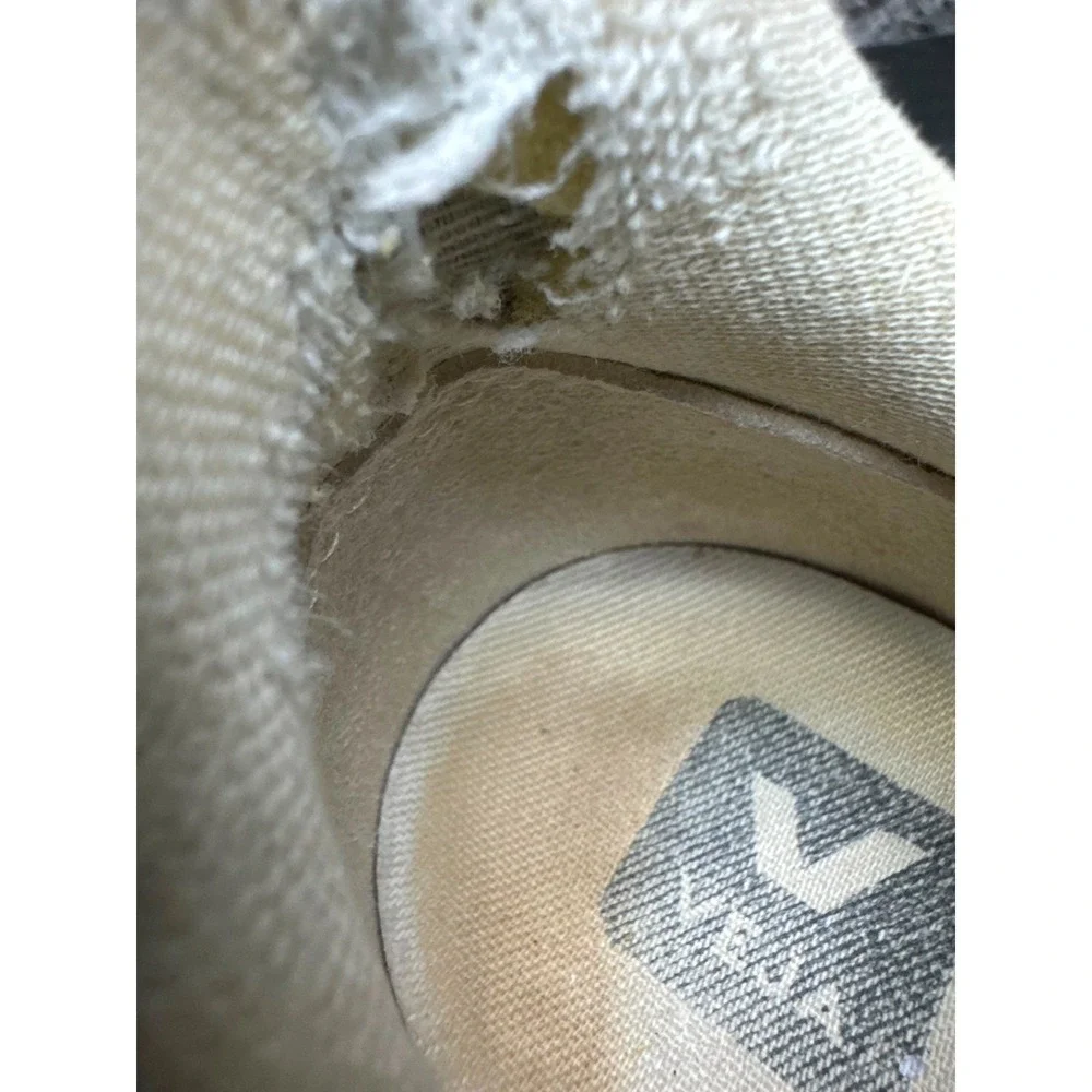 Veja pre owned