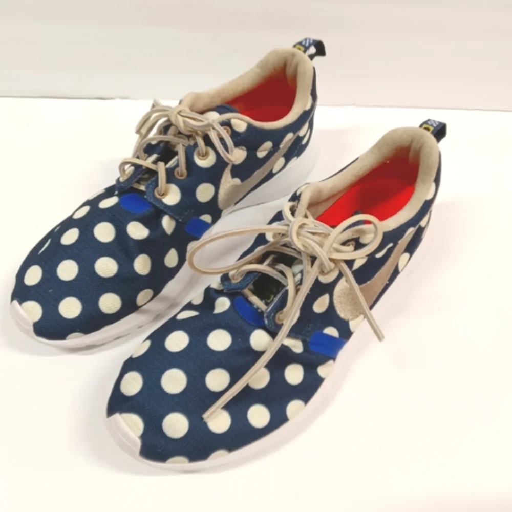 Nike polka dots