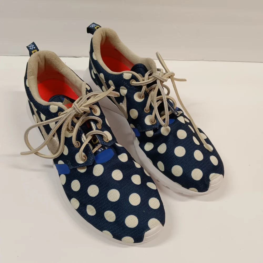 Nike polka dots