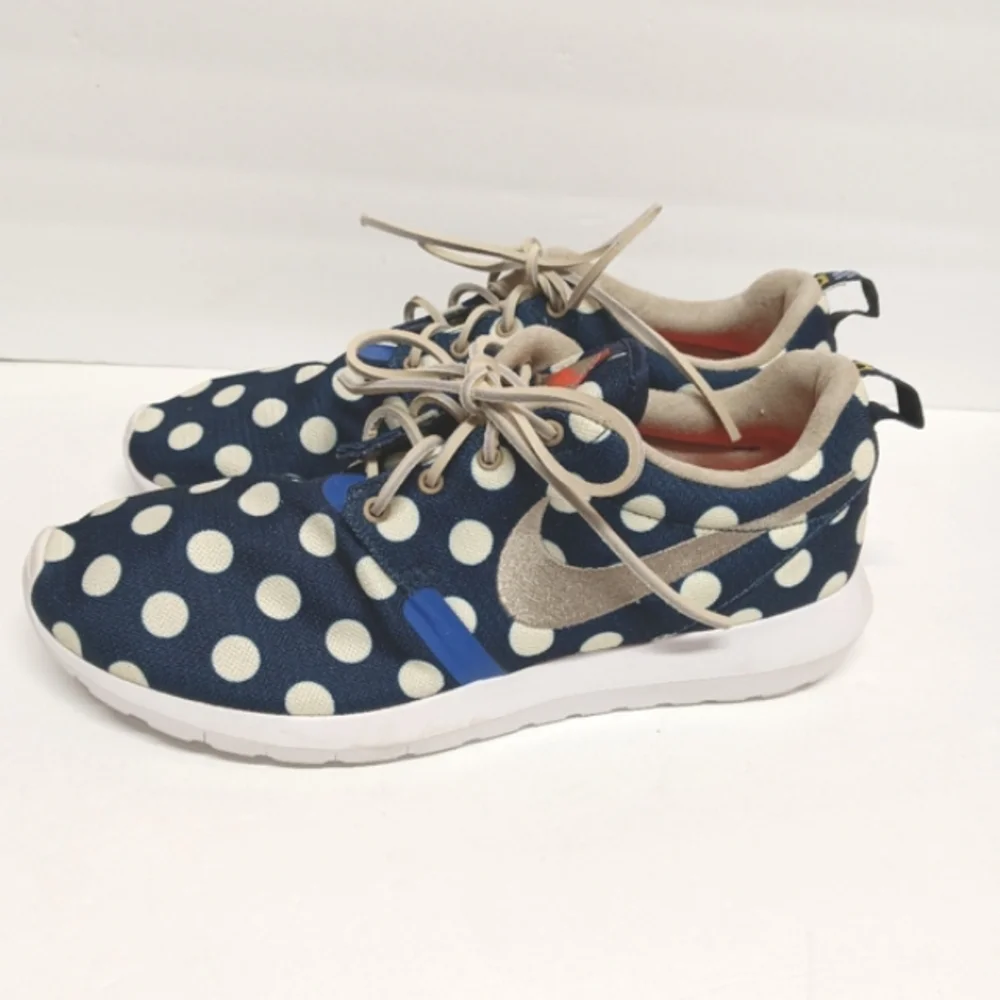 Nike polka dots