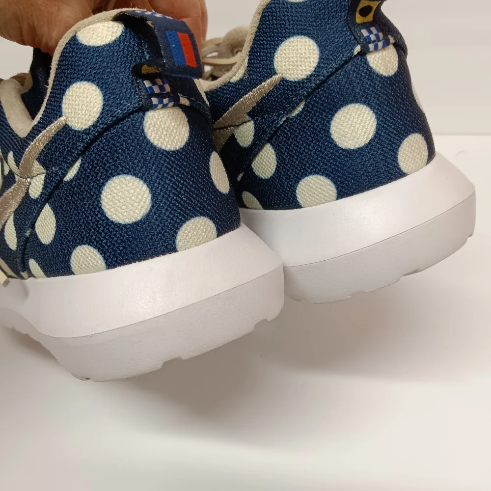 Nike polka dots